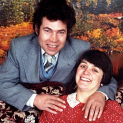 פשע בתשע עונה 3 פרק 1 זוג מהגיהנום - פרד ורוז ווסט פשע בתשע עונה 3 פרק 1 זוג מהגיהנום - פרד ורוז ווסט