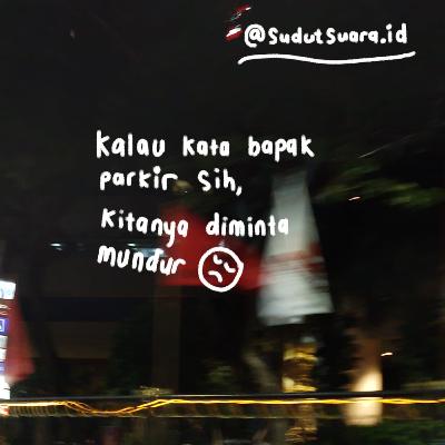 Kalau kata tukang parkir : mundur, ya.