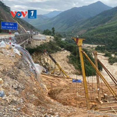 Cao tốc La Sơn- Hòa Liên: Vừa xử lý sạt lở vừa khẩn trương thi công mở rộng Cao tốc La Sơn- Hòa Liên: Vừa xử lý sạt lở vừa khẩn trương thi công mở rộng
