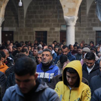 Returning to Friday prayers: Palestinians pray in mosques damaged by Israeli bombs