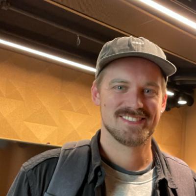 20. Hvordan skrive et film-manus, gå frilans og forventninger til egne mål med regissør, manusforfatter og fotograf Christian Søgaard