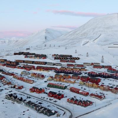 Ai confini del mondo: Isole Svalbard, Longyearbyen e Pyramiden Ai confini del mondo: Isole Svalbard, Longyearbyen e Pyramiden