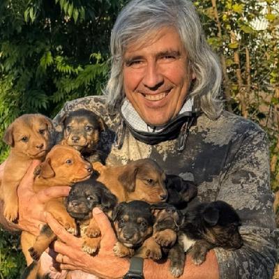 Al rescate de "la China" y sus... 160 cachorros!