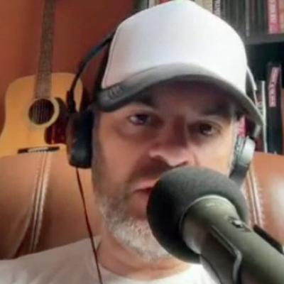 Guest host Kevin Kellam talks about the 90s with author Greg Prato (Episode 1090)