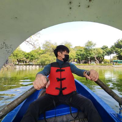 剛報告完碩士論文研究計畫鬆一口氣 姑姑驚慌打來:你弟弟掛肉粽了!【卡爾】 剛報告完碩士論文研究計畫鬆一口氣 姑姑驚慌打來:你弟弟掛肉粽了!【卡爾】