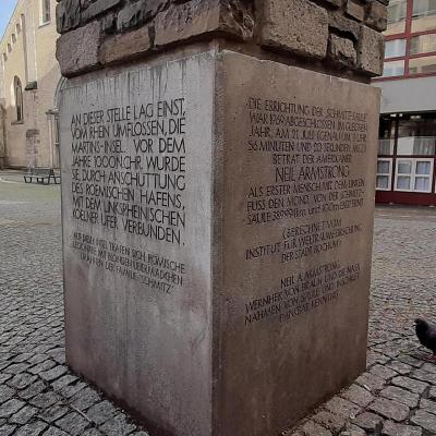 Schmitz-Säule - Der Kölner Mondflug des Herrn Schmitz