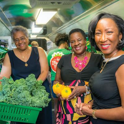 Meet Hebni Nutrition Consultants' Fresh Stop Bus | Orlando, FL