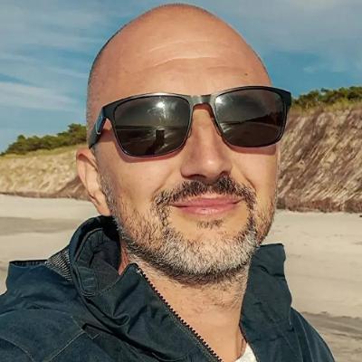Дмітрый Гурневіч. Між санкцыямі і “рускім светам”: дзе сёння шукае сябе моладзь Беларусі?