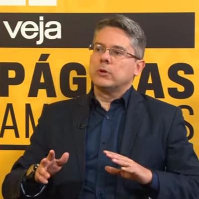 Alcolumbre se aproxima do grupo de Renan, diz senador Alessandro Vieira