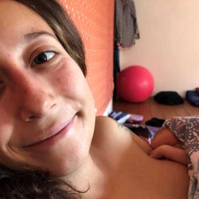 Enfantement libre de Léa, connectée à son instinct. Enfantement libre de Léa, connectée à son instinct.