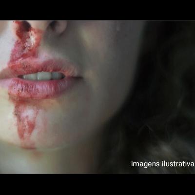 violência doméstica agora. Homem deu mordidas na companheira pq ela impediu ele de vender os móveis violência doméstica agora. Homem deu mordidas na companheira pq ela impediu ele de vender os móveis