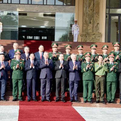 Thời sự 18h 8/12/2025: Tổng Bí thư Tô Lâm dự lễ kỉ niệm 80 năm Ngày truyền thống LLVT Quân khu 9 Thời sự 18h 8/12/2025: Tổng Bí thư Tô Lâm dự lễ kỉ niệm 80 năm Ngày truyền thống LLVT Quân khu 9