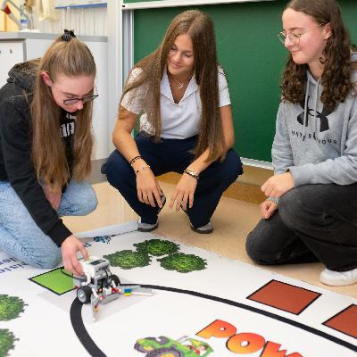Mädchen und Technik? Klar! – Die Dr.-Johanna-Decker-Schulen wurden ausgezeichnet Mädchen und Technik? Klar! – Die Dr.-Johanna-Decker-Schulen wurden ausgezeichnet
