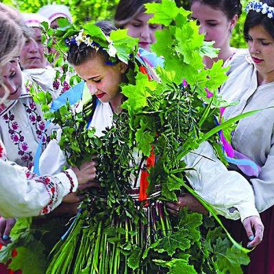 Унікальний обряд "Водіння Куста" на Поліссі Унікальний обряд "Водіння Куста" на Поліссі