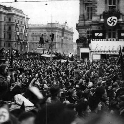 S8 Ep172: Judgment at Nuremberg and Post-War Denial: Colleague Charles Spicer recounts that at the Nuremberg trials, a broken Ribbentrop attempted to call Conwell-Evans and Tennant as witnesses to prove his pre-war peace efforts, while Göring remained defiant and H S8 Ep172: Judgment at Nuremberg and Post-War Denial: Colleague Charles Spicer recounts that at the Nuremberg trials, a broken Ribbentrop attempted to call Conwell-Evans and Tennant as witnesses to prove his pre-war peace efforts, while Göring remained defiant and H