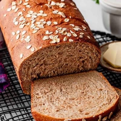 馒头是生计，但人不能只靠馒头活着 bread