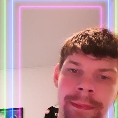 sopivasti onnellisen.