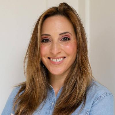Episode 14 - From Payroll Panic to Financial Stability: Why Schools Need Legacy Donors with Lindsay Kopecky
