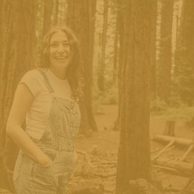 The Crunchy Wellness Spiral: Anxiety, Orthorexia, and the Pressure to Be the "Healthy One" with Anti-Diet Dietitian Leah Kern