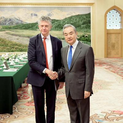Top Chinese diplomat calls on Britain to pursue a positive China policy