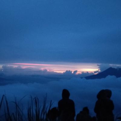 Untukmu, hati yang terluka. Untukmu, hati yang terluka.