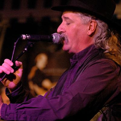 Mundofonías 2025 #83: Siempre con nosotros / Always with us