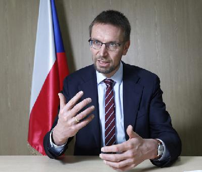 NATO keen to learn Korea's defense model as 30 allied ambassadors visit Seoul: Czech envoy NATO keen to learn Korea's defense model as 30 allied ambassadors visit Seoul: Czech envoy