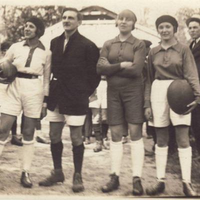 Barrette: The Original Female Rugby Code?