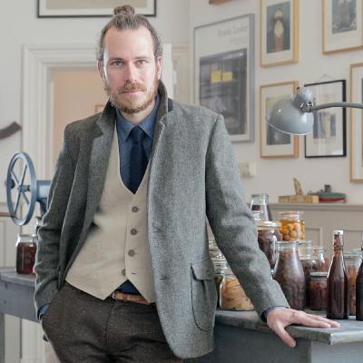 Gestalten.tv (HD) - Meet Menswear Designer Frank Leder Gestalten.tv (HD) - Meet Menswear Designer Frank Leder
