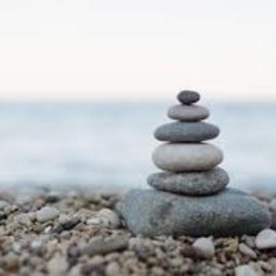 8 minutes to focus your attention in this present moment, bringing peace and calm to your body and m