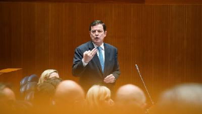 Mañueco defiende que "nada tuvo que ver" con la 'Trama Eólica' y acusa a PSOE y Vox de buscar "ruido" al llevar el caso a las Cortes Mañueco defiende que "nada tuvo que ver" con la 'Trama Eólica' y acusa a PSOE y Vox de buscar "ruido" al llevar el caso a las Cortes