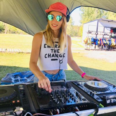 Dani Poggi: una DJ muy eléctrica.