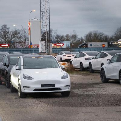Teslas kontrakt i hamnen skapar storbråk i kommunen: ”Kim Jong Un-style"