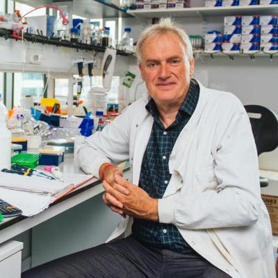 Luke O'Neill joins Nadine O'Regan for My Roots Are Showing Luke O'Neill joins Nadine O'Regan for My Roots Are Showing