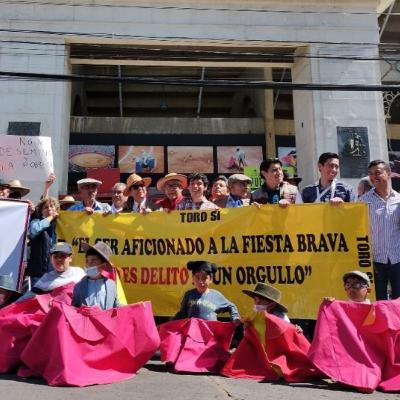 Entregaran al Congreso de la CDMX los Taurinos firmas