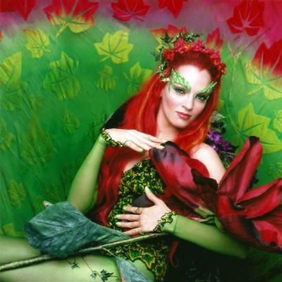 S1 E5: Garden of Seduction - How Poison Ivy Captivates Her Victims