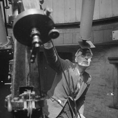 65: 2. The Apollo 8 Crew, Cold War Context, and Reliance on the Saturn 5 Booster. Bob Zimmerman introduces the Apollo 8 crew—Commander Frank Borman, Jim Lovell, and rookie William Anders—set against the backdrop of the intense global Cold War in late 1968. Bo