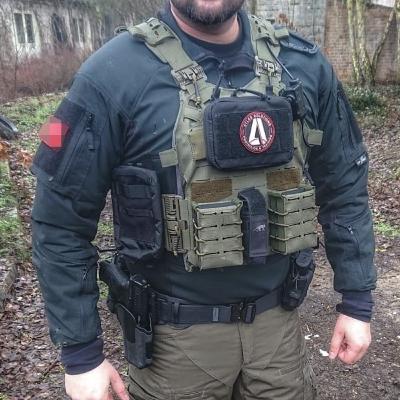 Stock im Arsch! "Martialische" Polizisten.