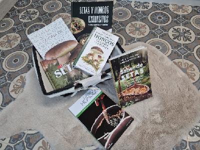 A coger setas se puede ir con un buen libro... pero que no sea el Buscón de Quevedo. Con Nuria Blanco y Lorena Bodas de Todolibro te proponemos una gran variedad