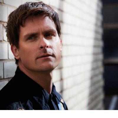 Tom Speight - Buzzing (Cancion del Dia)