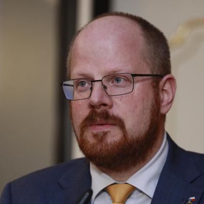 Eduard Hulicius: „Rodinné štěstí by nemělo padnout na oltář práci pro stát. I diplomaté musí myslet na rodinu.“