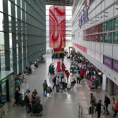 Mở rộng sân bay Heathrow và nguy cơ hành khách phải chịu phí dịch vụ gia tăng?