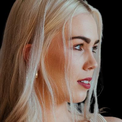 #20 SAM-tale med "the Voice"-deltaker Sofie Fjellvang om identitet i kjendistilværelse og om å spre lys i mørket.