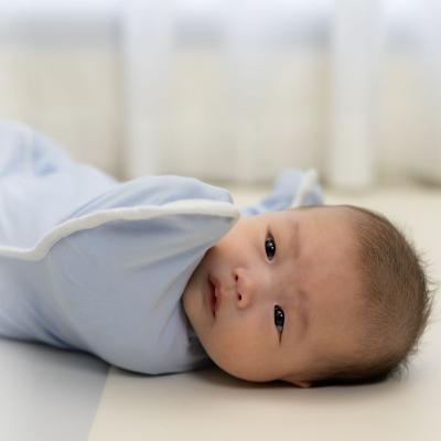 Có Nên Cho Bé Ngủ Phòng Sáng Để "Luyện Tập"? (Câu Trả Lời Có Thể Khiến Mẹ Bất Ngờ!)