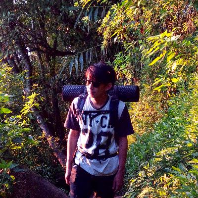 Pendaki dan Patah Hati feat Daniel Proneto
