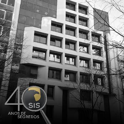 1985-1990: A abertura de portas e a influência do primeiro diretor