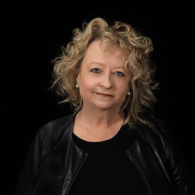 Episode 174: Writing your novel is part of your heart - with Lynn Hightower