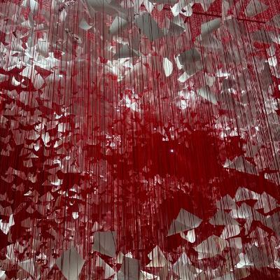 塩田千春　つながる私　中之島美術館