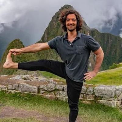 Co-living, emotional suppression, and daily relationships — Henry Snow, Bio-Hacker, Nomad & Serial Entrepreneur