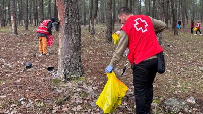 Los pueblos de Cuenca se movilizan con Cruz Roja para limpiar montes y bosques Los pueblos de Cuenca se movilizan con Cruz Roja para limpiar montes y bosques